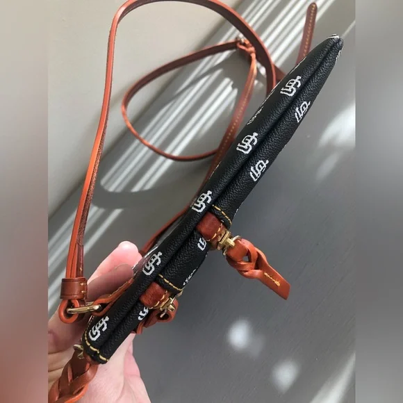 DOONEY & BOURKE SF GIANTS CROSSBODY 3 ZIP CROSSBODY BAG, NWOT - Picture 8 of 9